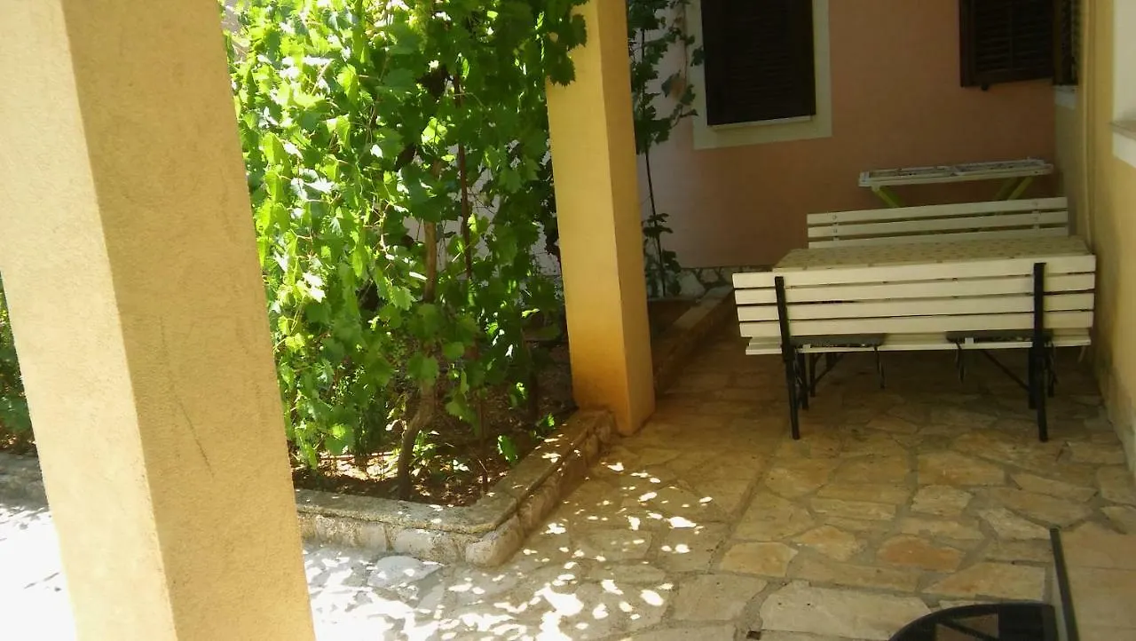 Apartment Apartmani Vitkovic II Cres