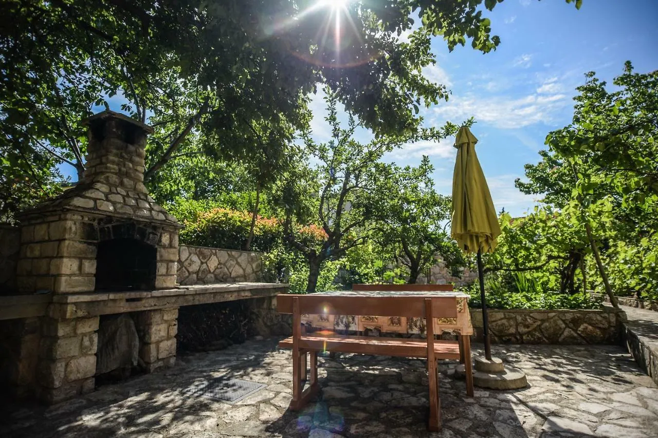 Apartmani Vitkovic II Cres 0*,  Croatia