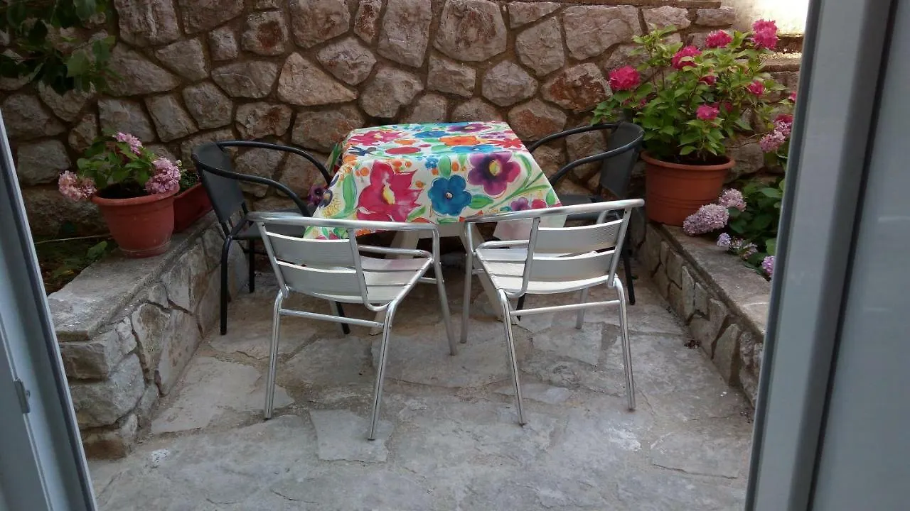 Apartmani Vitkovic II Cres 0*,  Croatia